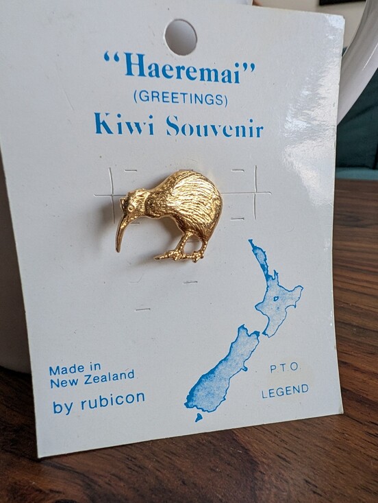 Jewelry - Vintage Rubicon New Zealand Gold Tone Kiwi Bird Souvenir Lapel Pin Carded